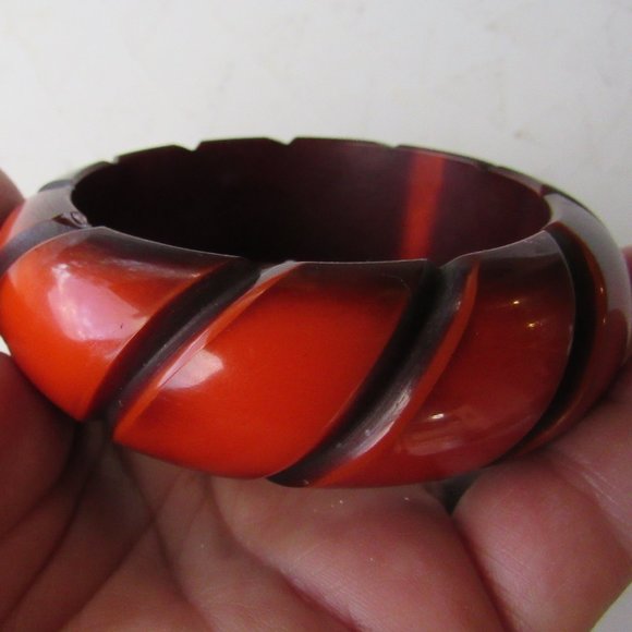Vintage Carved Overdyed BAKELITE Bangle Tested - Picture 2 of 4